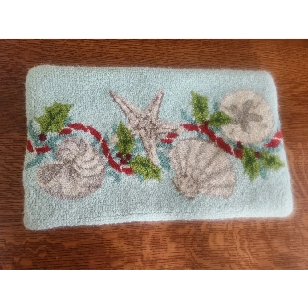 Hooked Seashell Nautical Christmas Beach Holiday Pillow Cover Zipper Wool 12x20